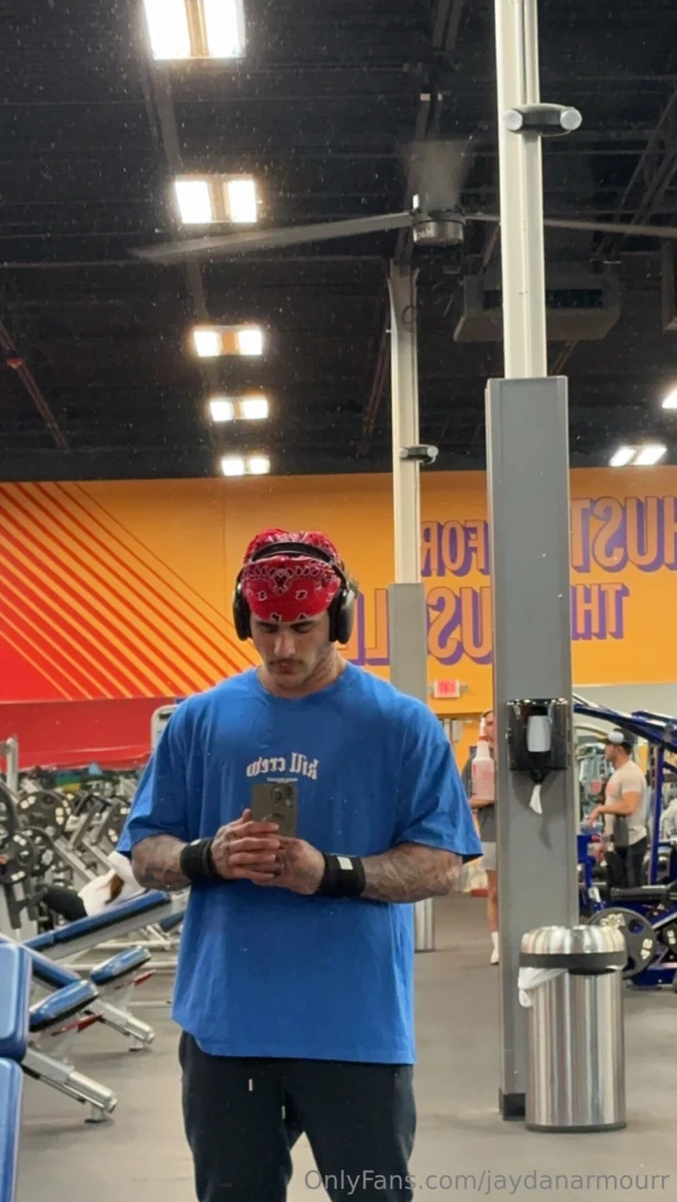 Headphones on distractions off 