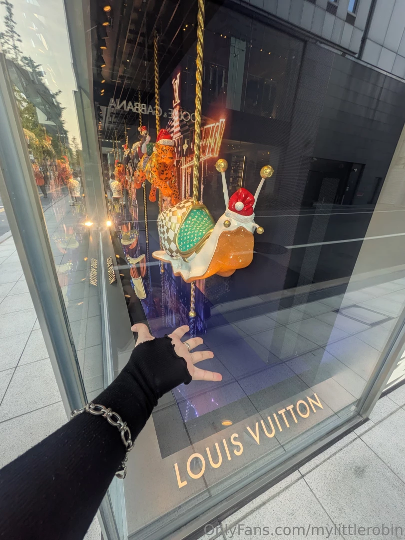 Just met the louis vuitton snail my life will never be the same 