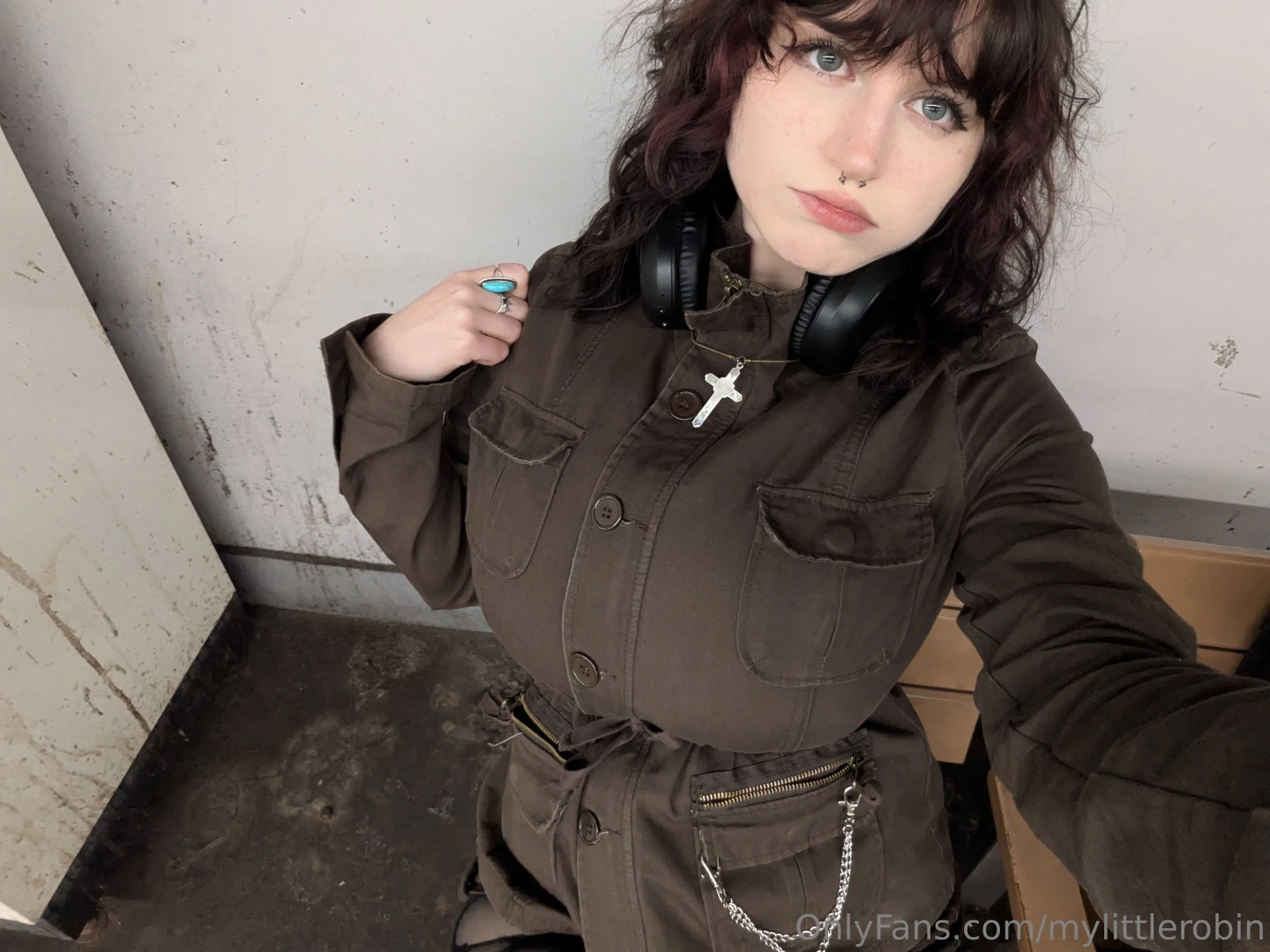 Big eyes small waist 