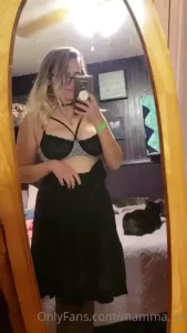 Is this how you do big tiddy goth girlfriend