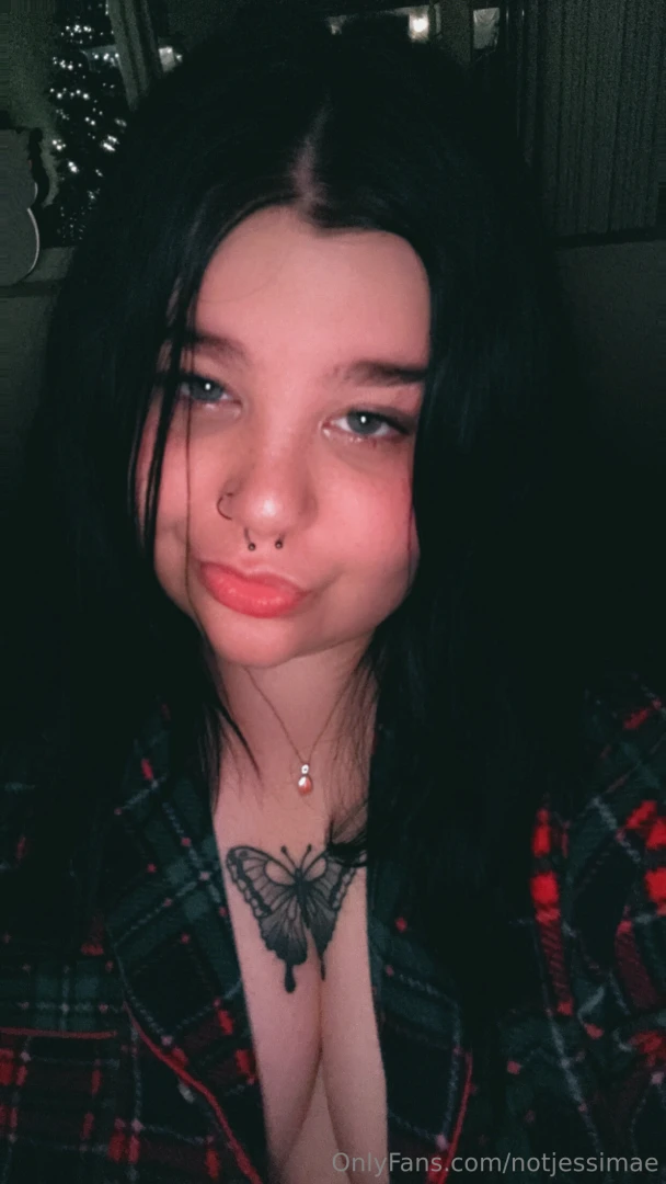 8 days til christmas do you want me wrapped under your tree 