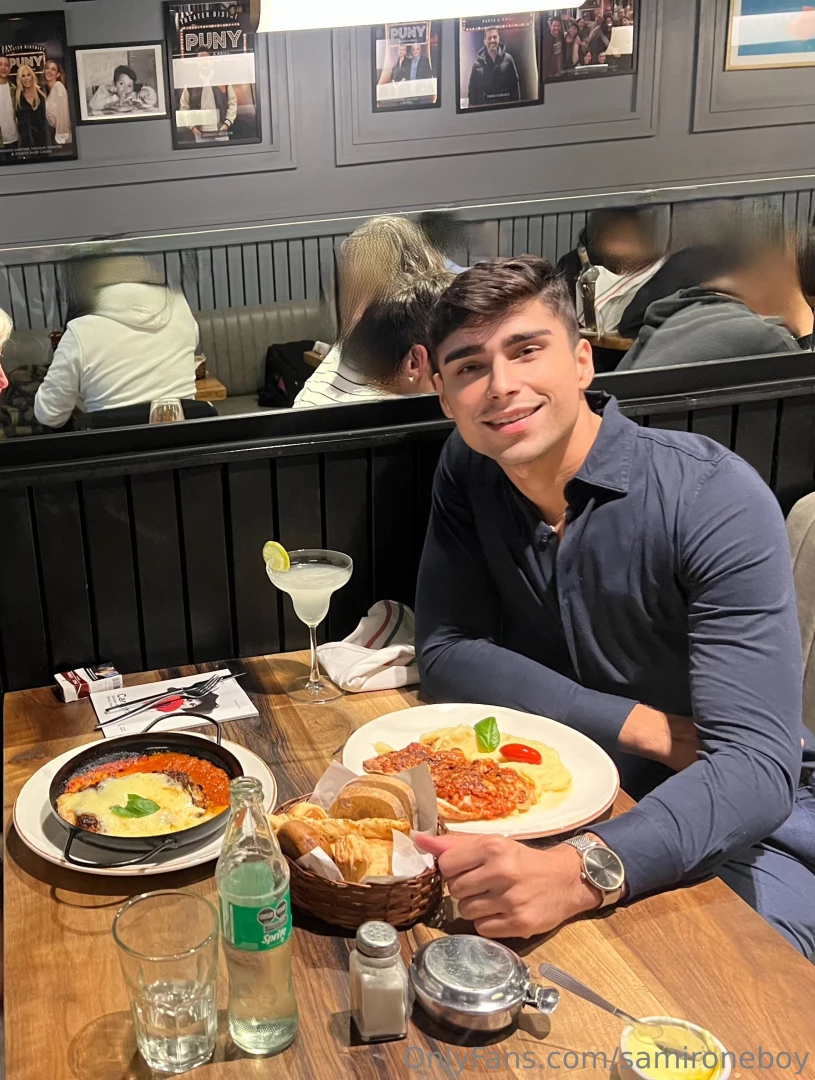 I would love so much dinner with you my love yo amar a much simo cenar 