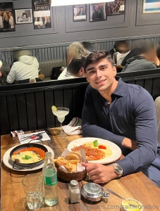 I would love so much dinner with you my love yo amar a much simo cenar