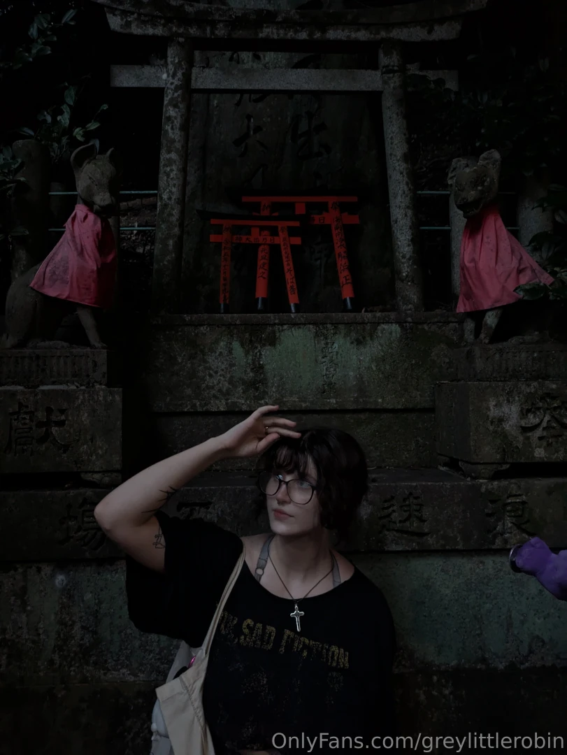 Found this shrine while exploring kinda feels like i could summon 