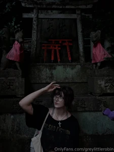 Found this shrine while exploring kinda feels like i could summon