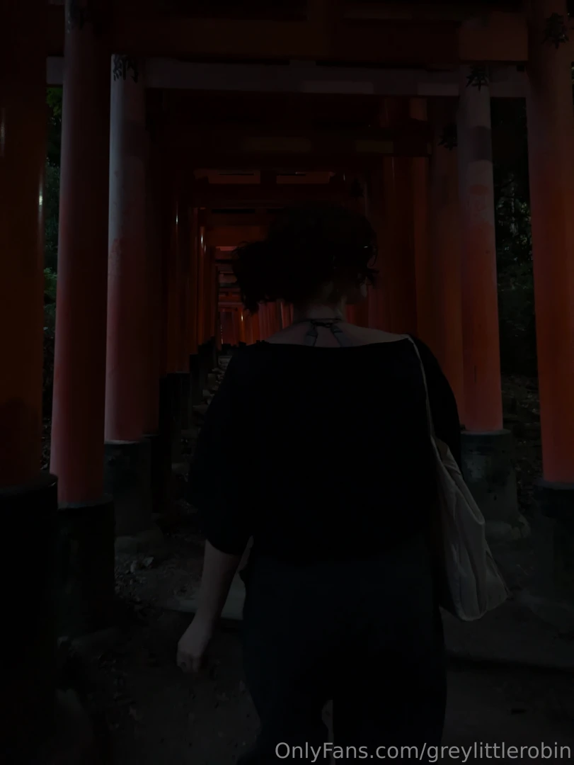 Found this shrine while exploring kinda feels like i could summon part 1 