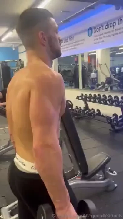 Come tickle my massive back x 