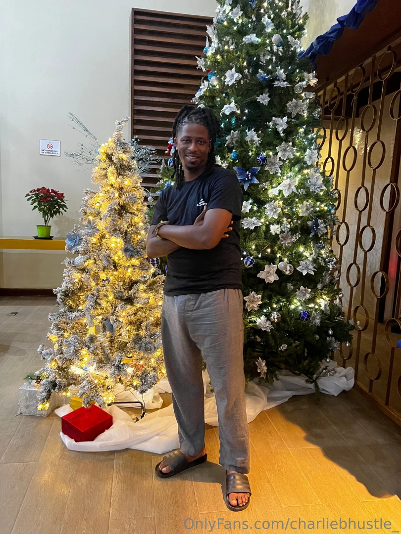 Merry chrimmmaaaaa you all we love yall 