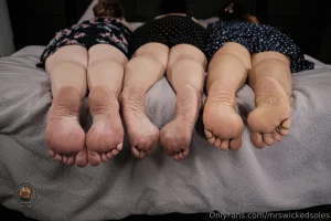 Widestsoles dizzykittenpaws and myself showing off our bare soles and