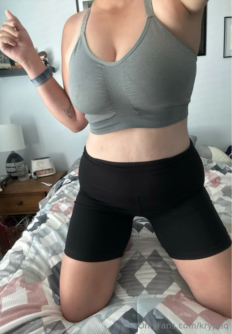 Had a really good workout today dm me to pull my bra down and help me 
