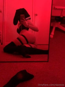 Red room w me in it you down i swear we re just hanging out