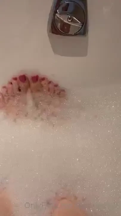 Pro tip put body wash in the tub while you re filling it make a bubble part 3 