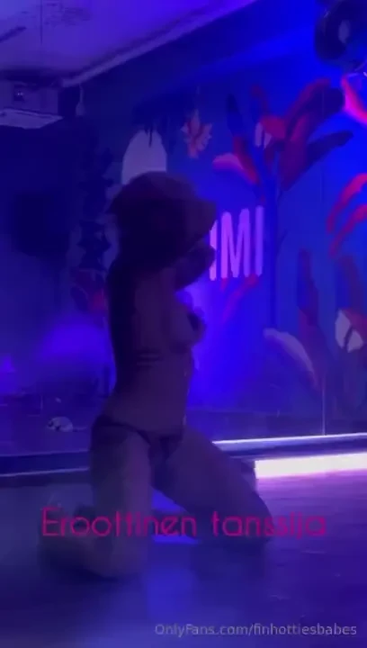 Hymyilev eroottinen hauska ja heitt ytyv cheryllis 