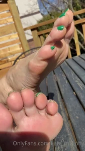 kate-murphy - Two minute joi with countdown on my sunny feet message me if you can 