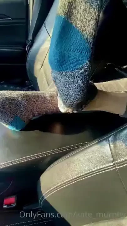 kate-murphy - Feet in a car 