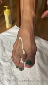 kate-murphy - Time to lotion my feet 