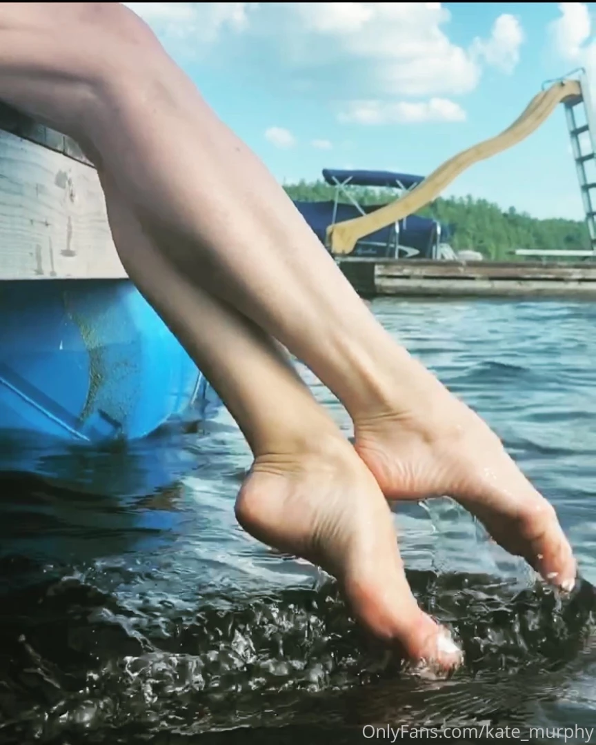 Leg show for you oh but you can still enjoy my feet in these pics too 