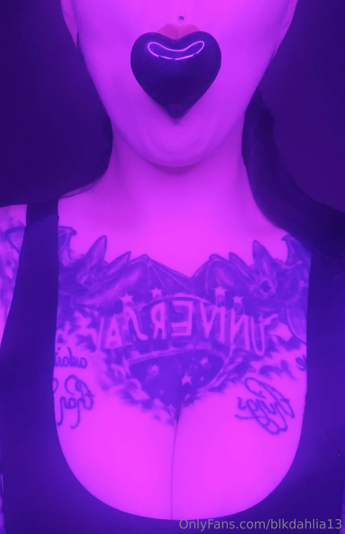 Black heart anal new toy wanna see me make this black heart beat ps my 