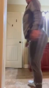 Lets play quick pussy i m leaving the house now tip me 5 for a pic or