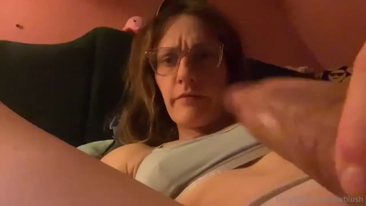 Hey hey u hey give me a kiss 