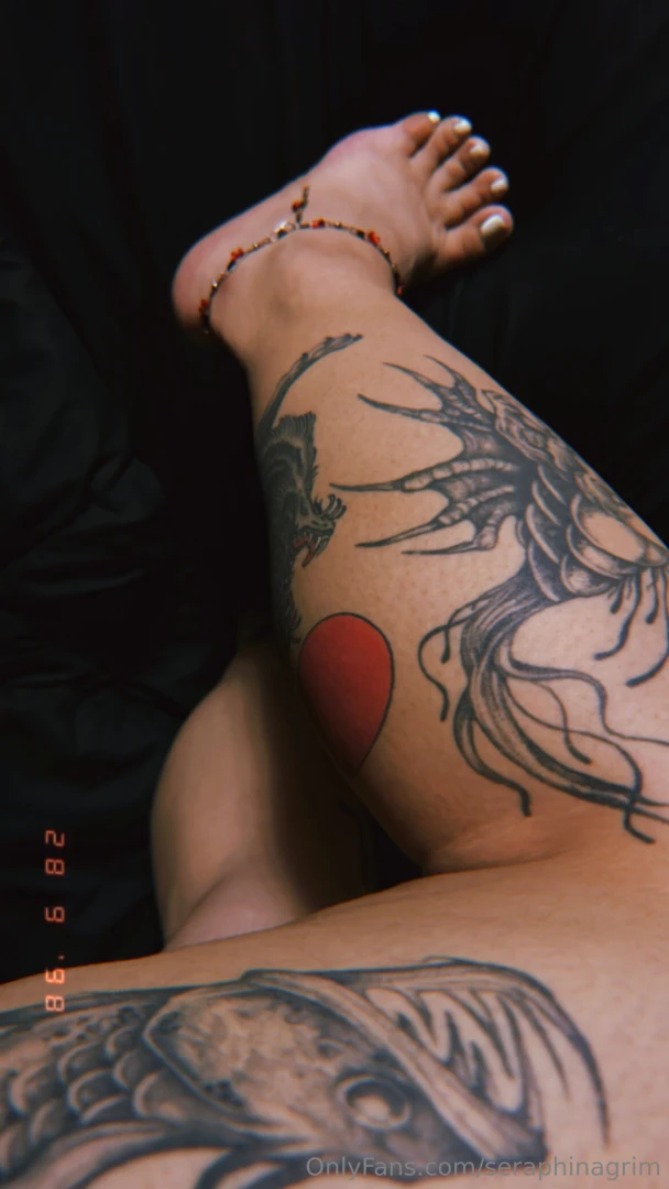 My pretty feet deserve a massage 