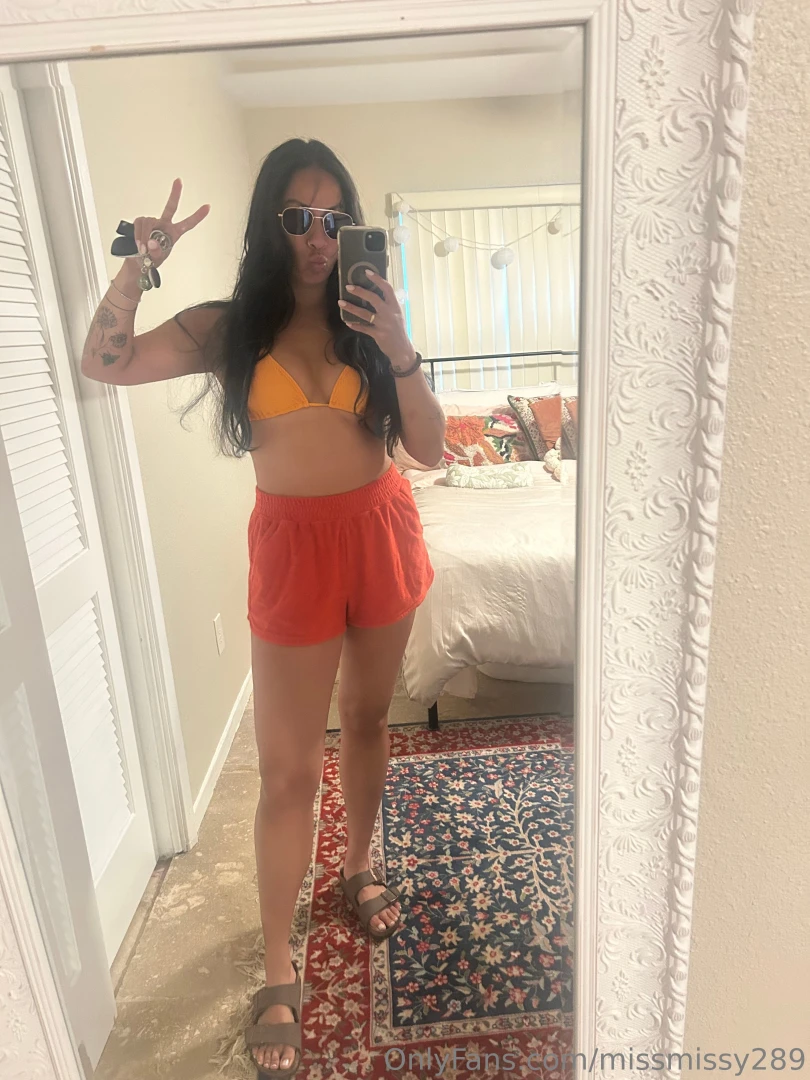 Which beach day pose is your favorite 