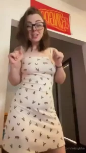 Something sexy to help you cumm - 2 twerk videos amp a surprise part 3