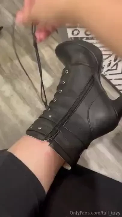 Taking these off after a long day is the best feeling who wants to rub 