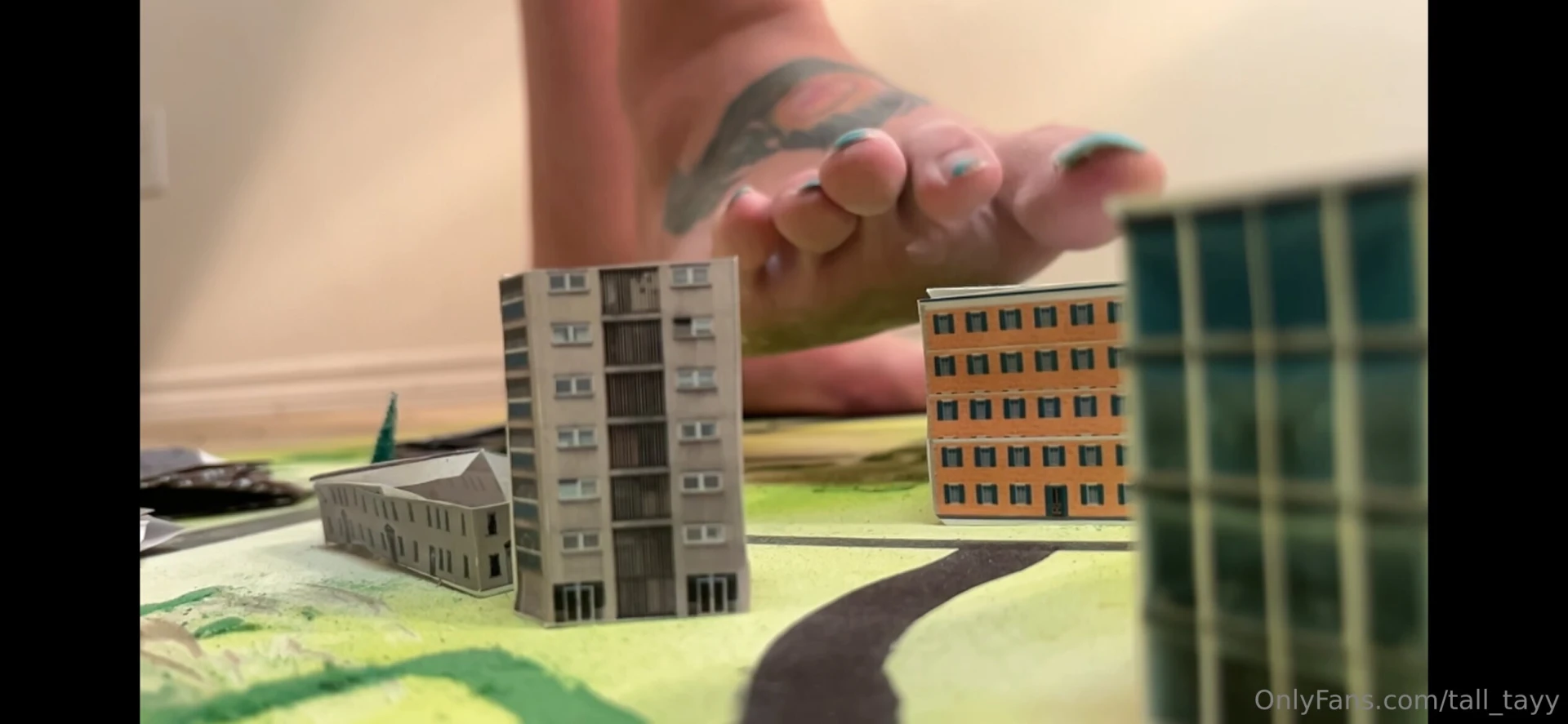 I m going to be posting this 9 minute giantess video soon for cheaper 