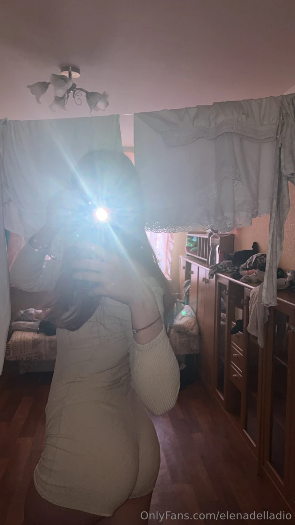 Sono nella stanza dei desideri secondo te cosa faccio tutta sola 