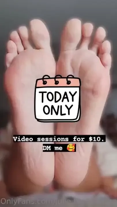 Today only dm me if you want to be drained by my big feet 