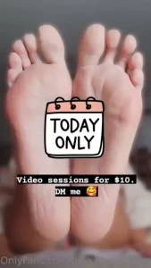 Today only dm me if you want to be drained by my big feet