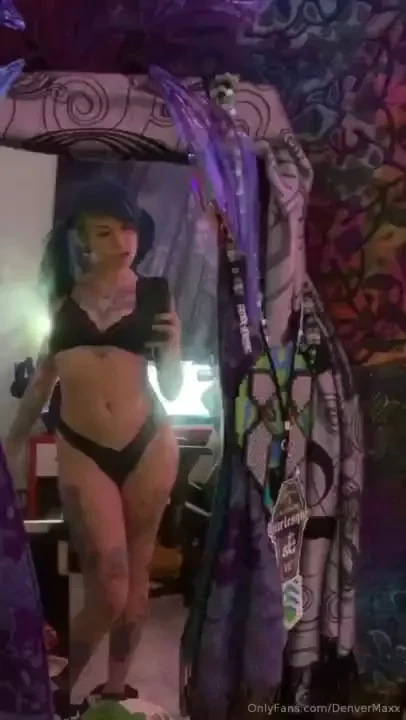 Wanna come watch me live i m logging on mfc and sg http mfc im 