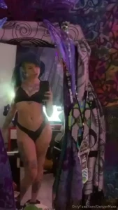 Wanna come watch me live i m logging on mfc and sg http mfc im