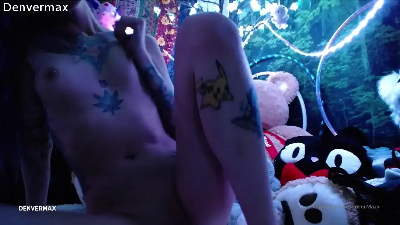 Trying to get 15 more subs and i ll post this strip tease video 