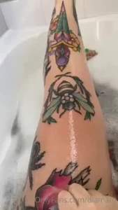 Watch me worship my feet in the bath my pretty little toes get all