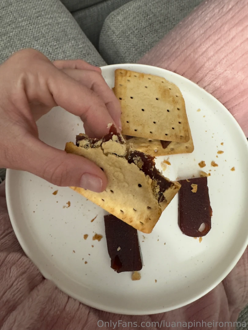 Food that tastes like home cream cracker with guava sweet 