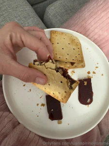 Food that tastes like home cream cracker with guava sweet