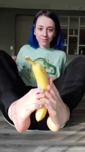 Have you ever wondered if i could peel a banana with just my toes