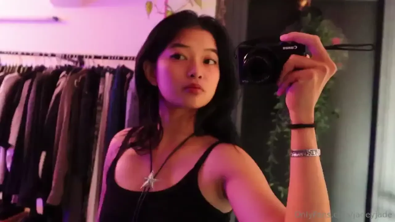 Idk is it just me who loves taking mirror selfies 