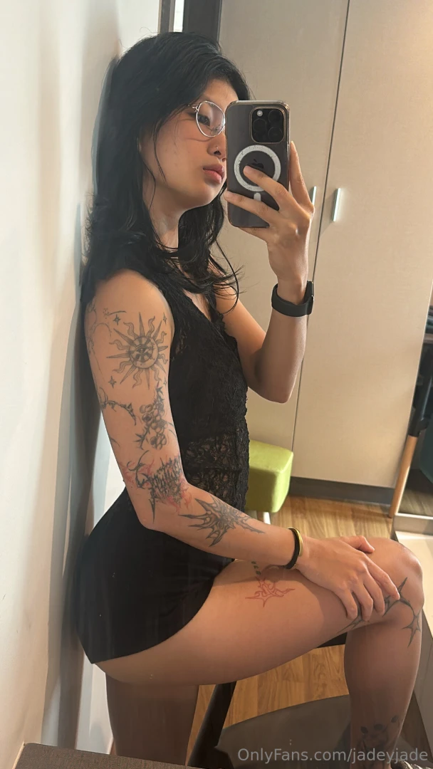 I wonder how it feels you doing me while watching the mirror 
