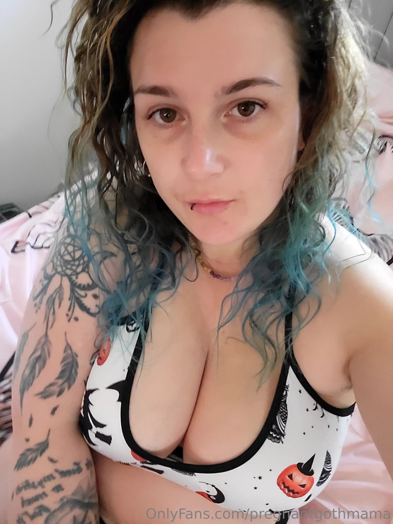 In bed and bored anything you want me to do 