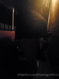 If you want to see me shaking this fat ass show me your love
