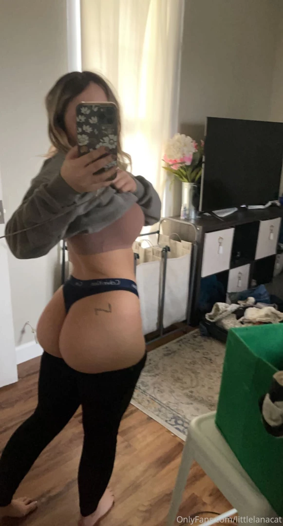 You come into the room amp my pants are like this wyd 