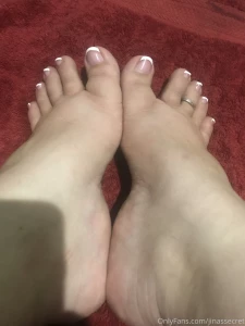 I love a fresh pedicure so pretty feetfetish preetytoes toering