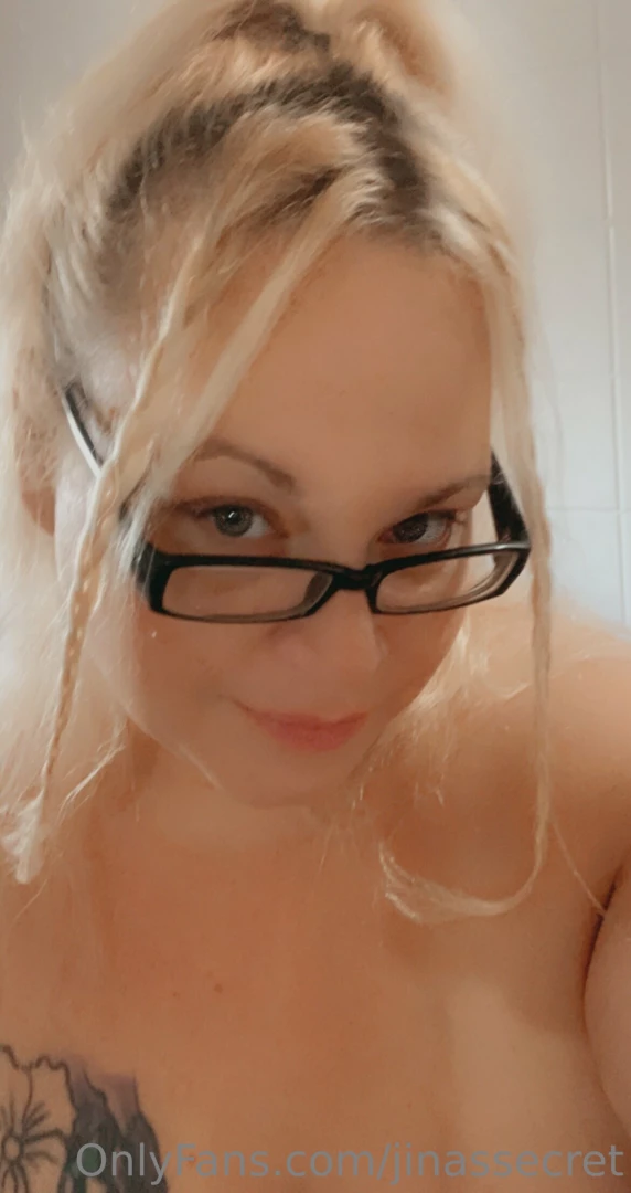 Thinking about going live for the very 1st time so excited and nervous 