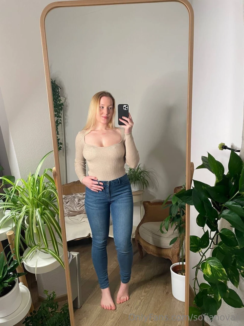 Do you prefer me with or without pants swipe for the without view 