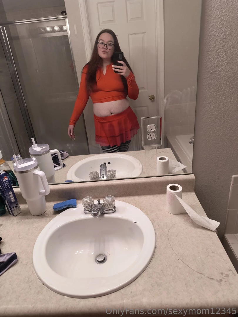 Who doesn t love a good velma outfit 