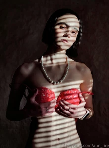 Does the shadow fall beautifully