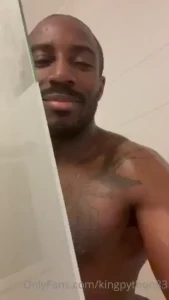 Rub a dub dub 1 man in the tub